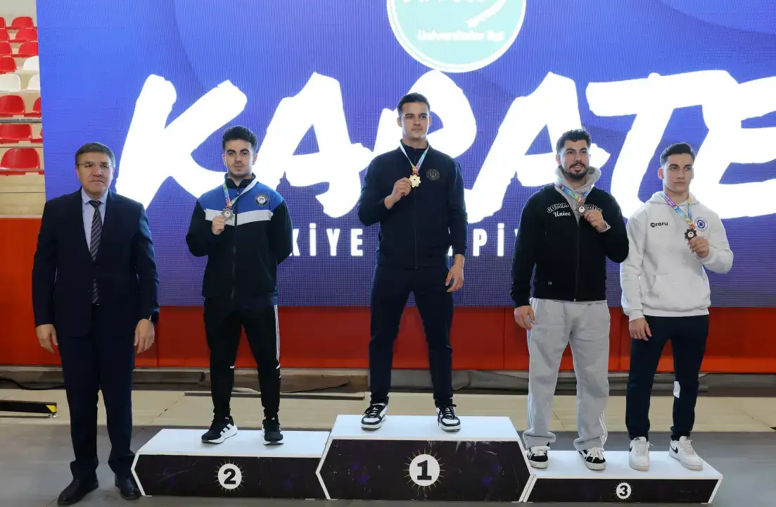universiteler-arasi-karate-turkiye-sampiyonasi-burdurda-basladi