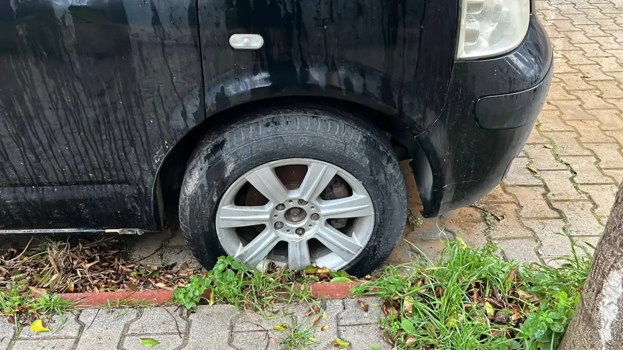 alanyada-11-aracin-lastigini-kestiler-parcaladilar-hirsizlik-yaptilar