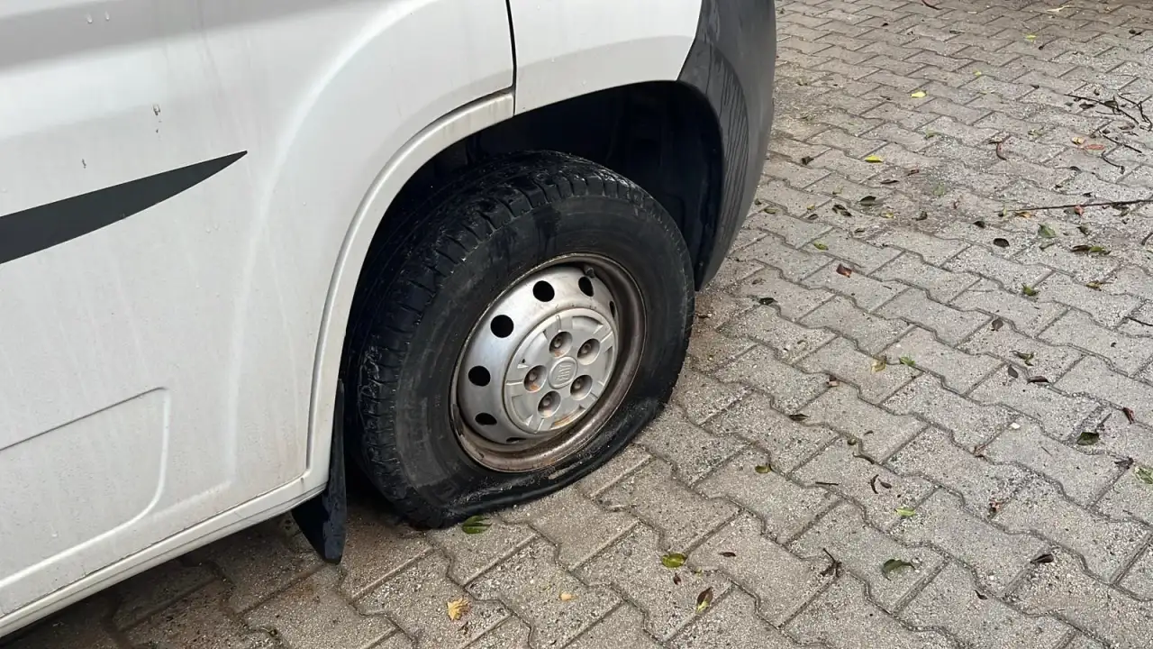 alanyada-11-aracin-lastigini-kestiler-parcaladilar-hirsizlik-yaptilar