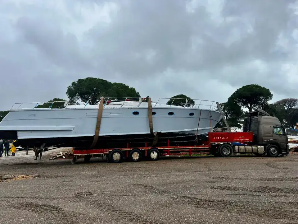 antalyada-hortum-aksu-cayindaki-tekneler-hasar-gordu