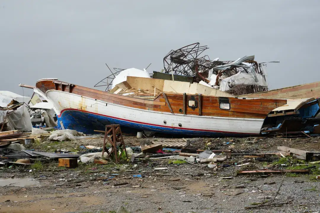antalyada-hortum-aksu-cayindaki-tekneler-hasar-gordu