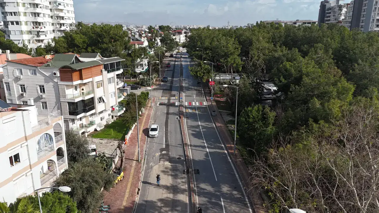 antalyada-yagis-sonrasi-yol-calismalarina-baslandi