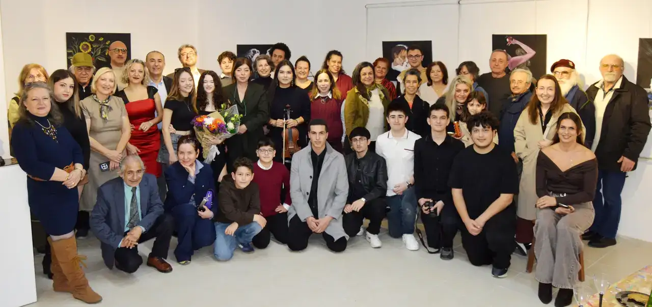 antalyada-16-yasindaki-sanatci-adayindan-ilk-sergi