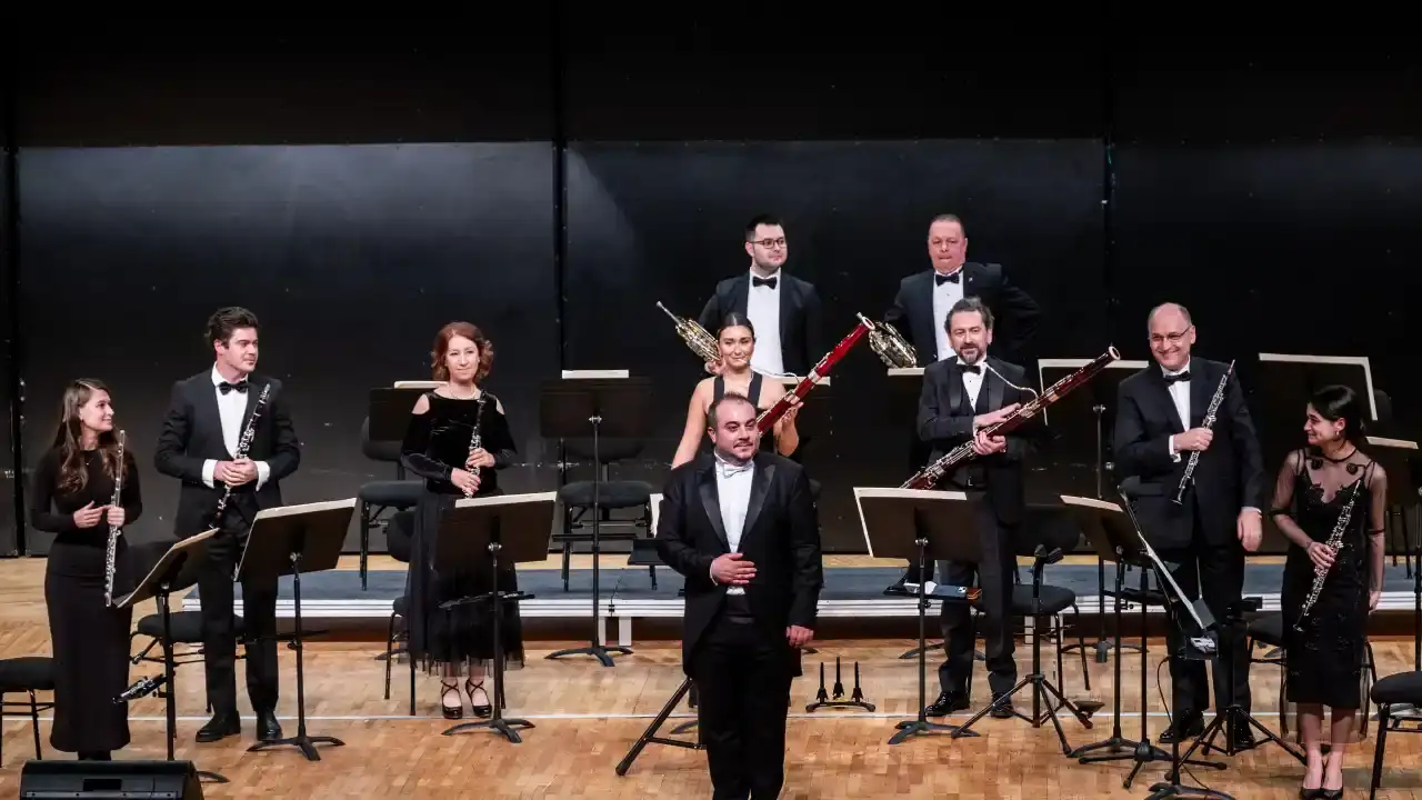 aspendos-salonunda-unutulmaz-gece-sirada-bebek-efsanesi-var