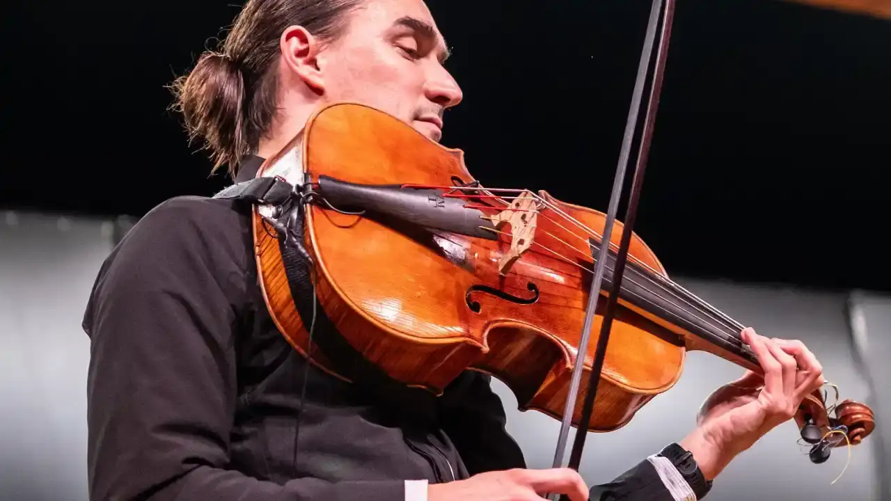 aspendos-salonunda-unutulmaz-gece-sirada-bebek-efsanesi-var