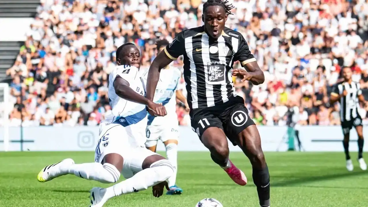 fenerbahcenin-yeni-genc-golcusu-istanbulda-sidiki-cherif-geldi