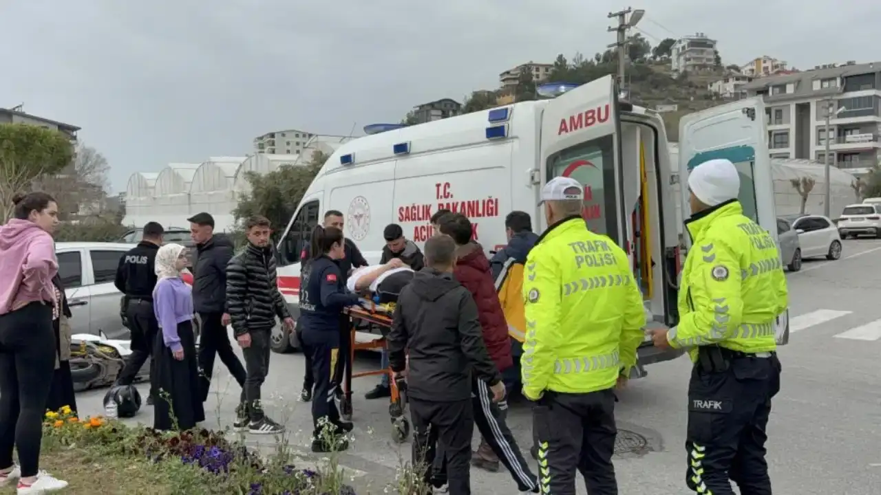 gazipasada-yaralanan-surucuye-ilk-mudahaleyi-olay-yerinden-gecen-doktor-yapti