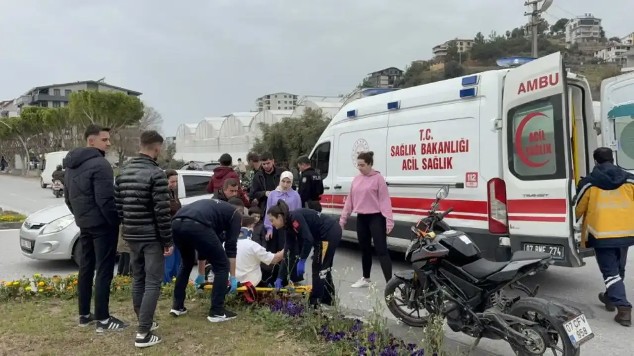 gazipasada-yaralanan-surucuye-ilk-mudahaleyi-olay-yerinden-gecen-doktor-yapti