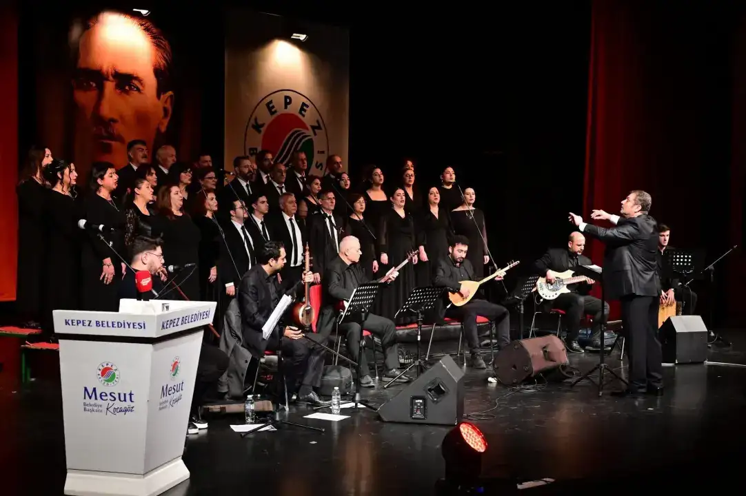 kepezde-ataturk-resimleri-ve-balkan-turkuleri-bulustu