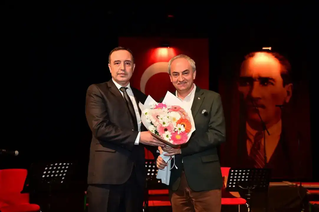 kepezde-ataturk-resimleri-ve-balkan-turkuleri-bulustu