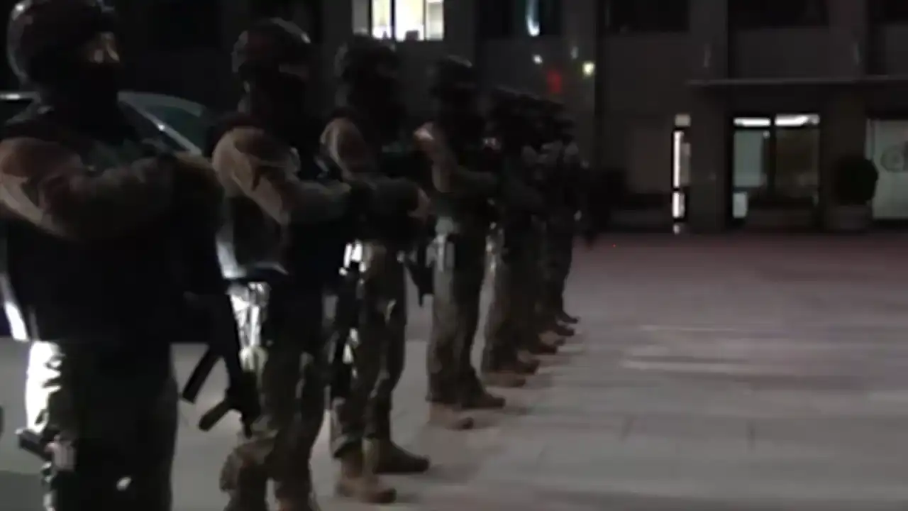 antalya-dahil-22-ilde-teror-operasyonu-96-supheli-gozaltina-alindi