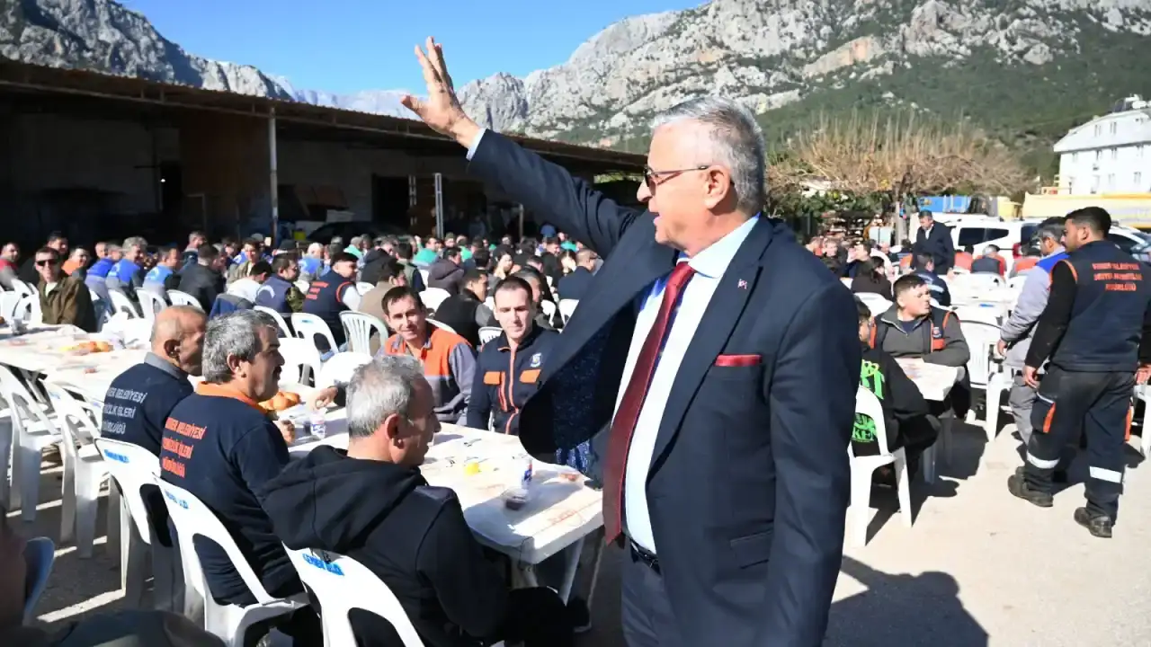 baskan-yardimcisi-gulden-personele-anlamli-yemek