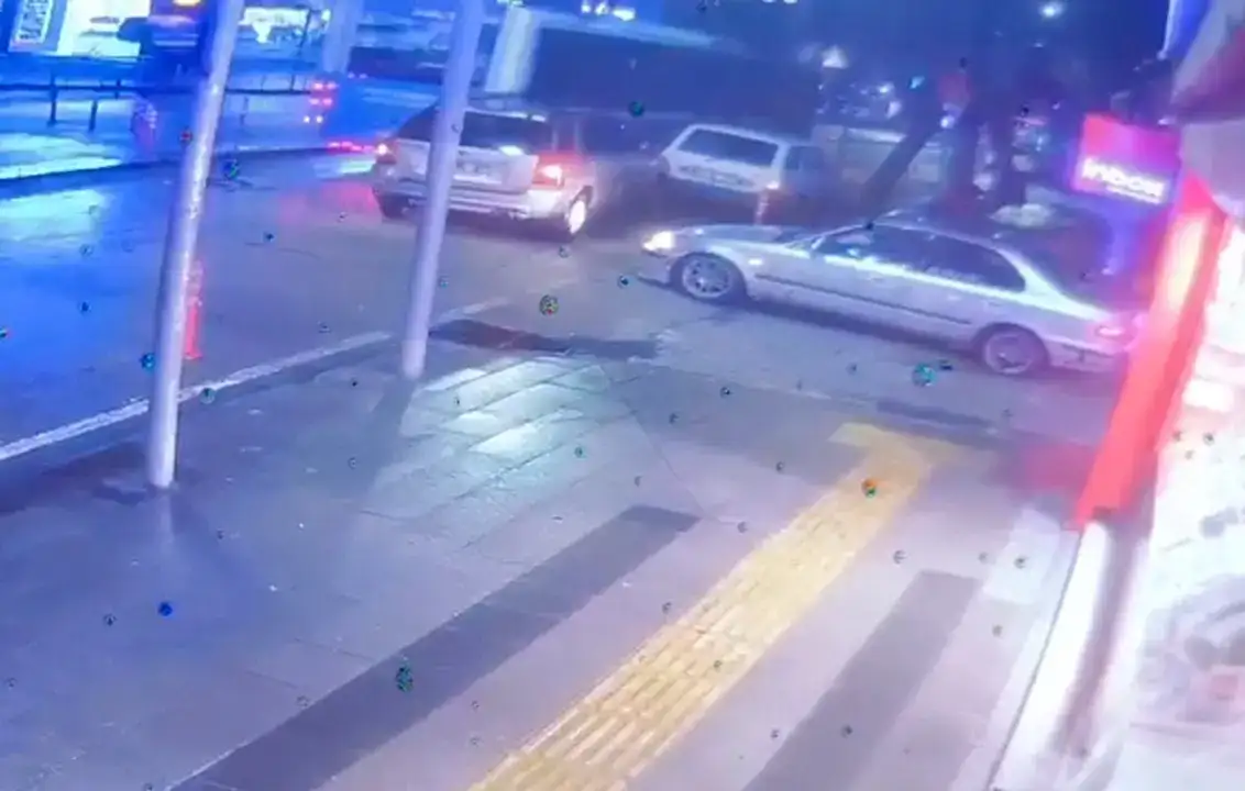 burdurda-direksiyonda-fenalasan-surucu-ortaligi-birbirine-katti