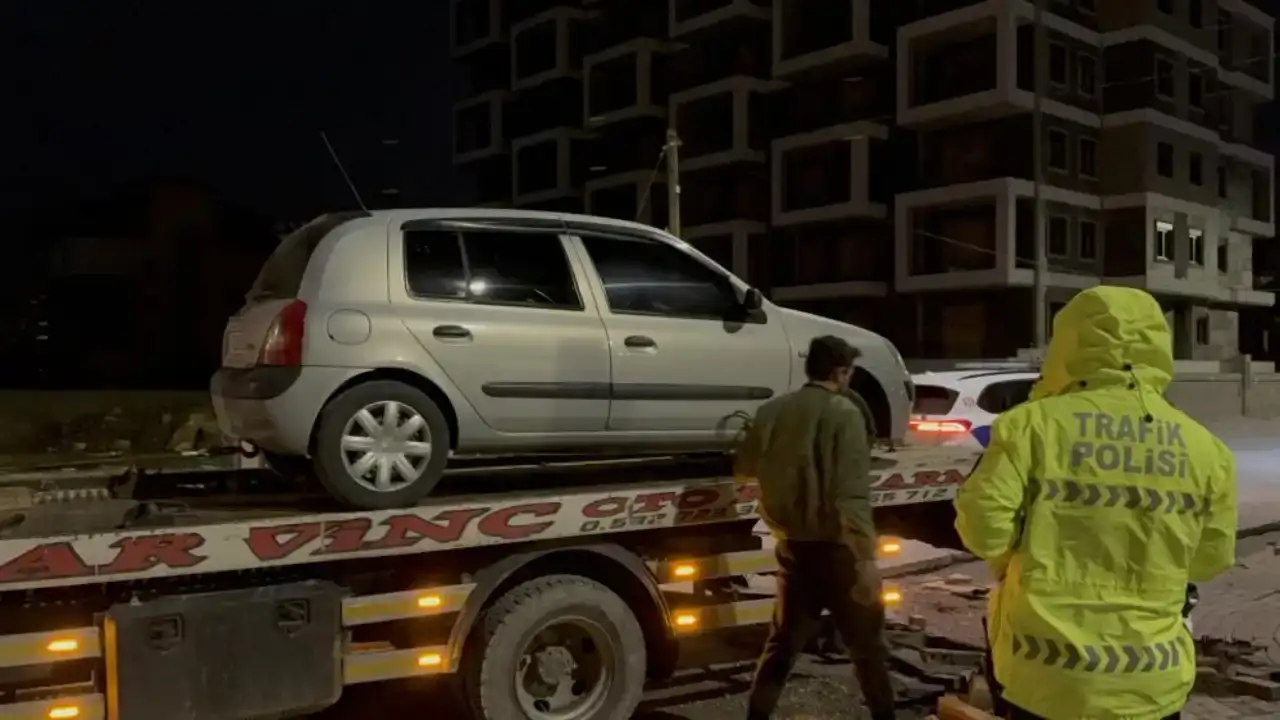 gazipasada-bicakli-kavga-sonrasi-film-gibi-kacis-kacan-supheliler-kaza-yapti