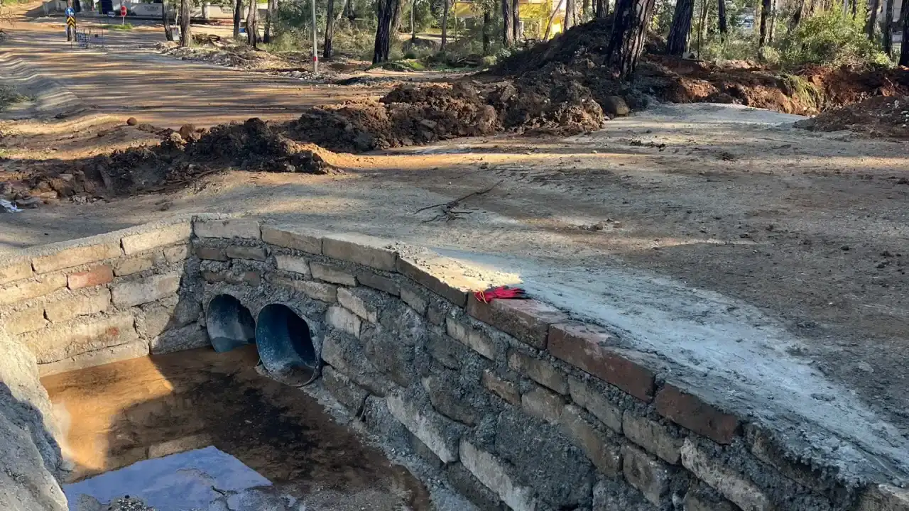 kemerde-firtinanin-izleri-siliniyor