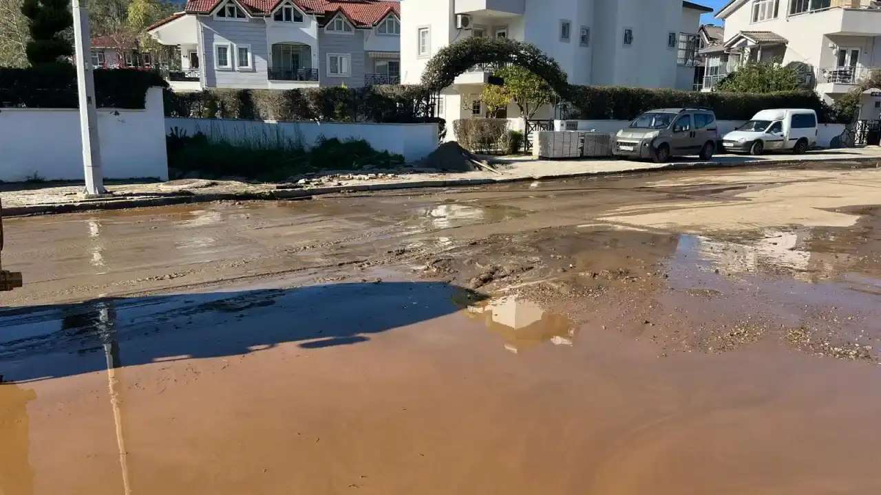 kemerdeki-yollardan-50-traktor-balcik-cikarildi