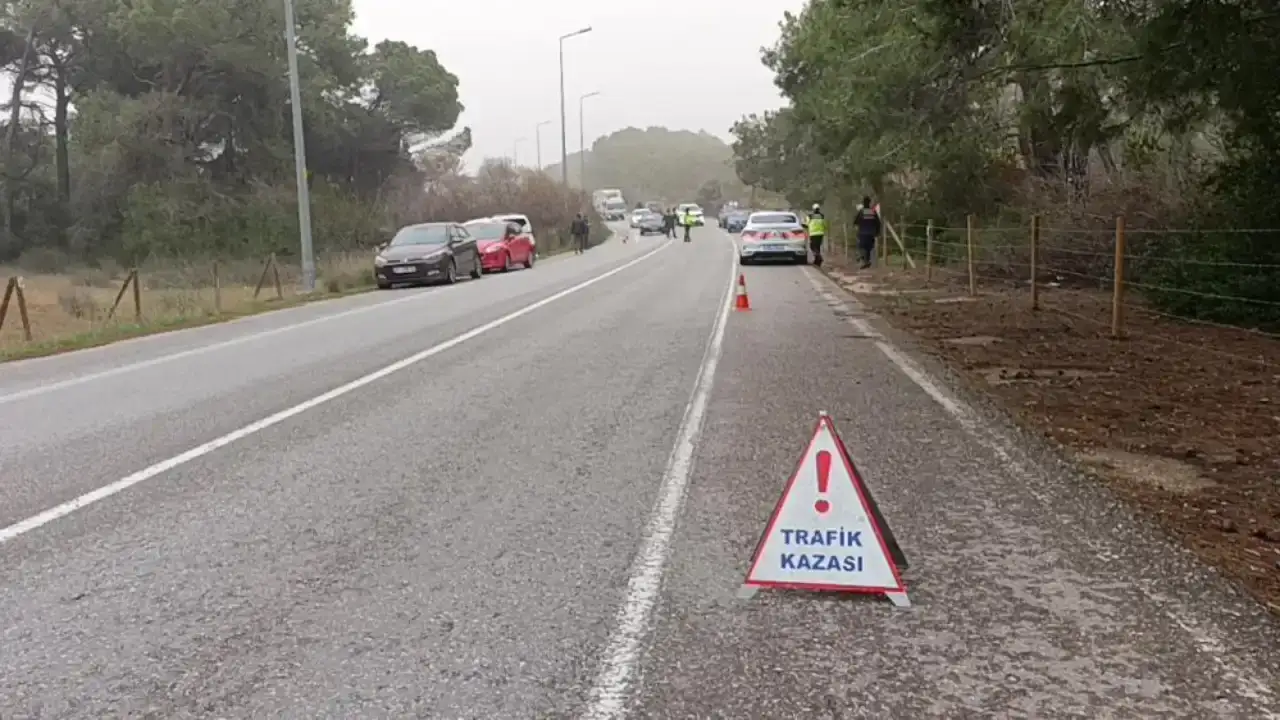 manavgat-meydana-gelen-kazada-hafif-ticari-arac-yan-yatti-2-yarali