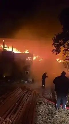 alanyada-piknik-isletmesinde-gece-saatlerinde-alevler-yukseldi