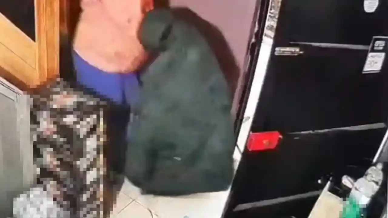 kahve-bahanesiyle-girdigi-marketten-250-bin-tllik-vurgun-yapti