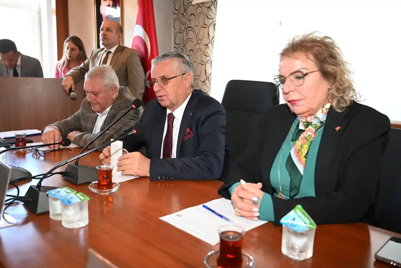 kemer-meclisinde-gundem-yagmur-afeti-oldu