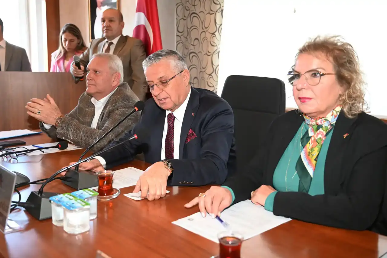 kemer-meclisinde-gundem-yagmur-afeti-oldu