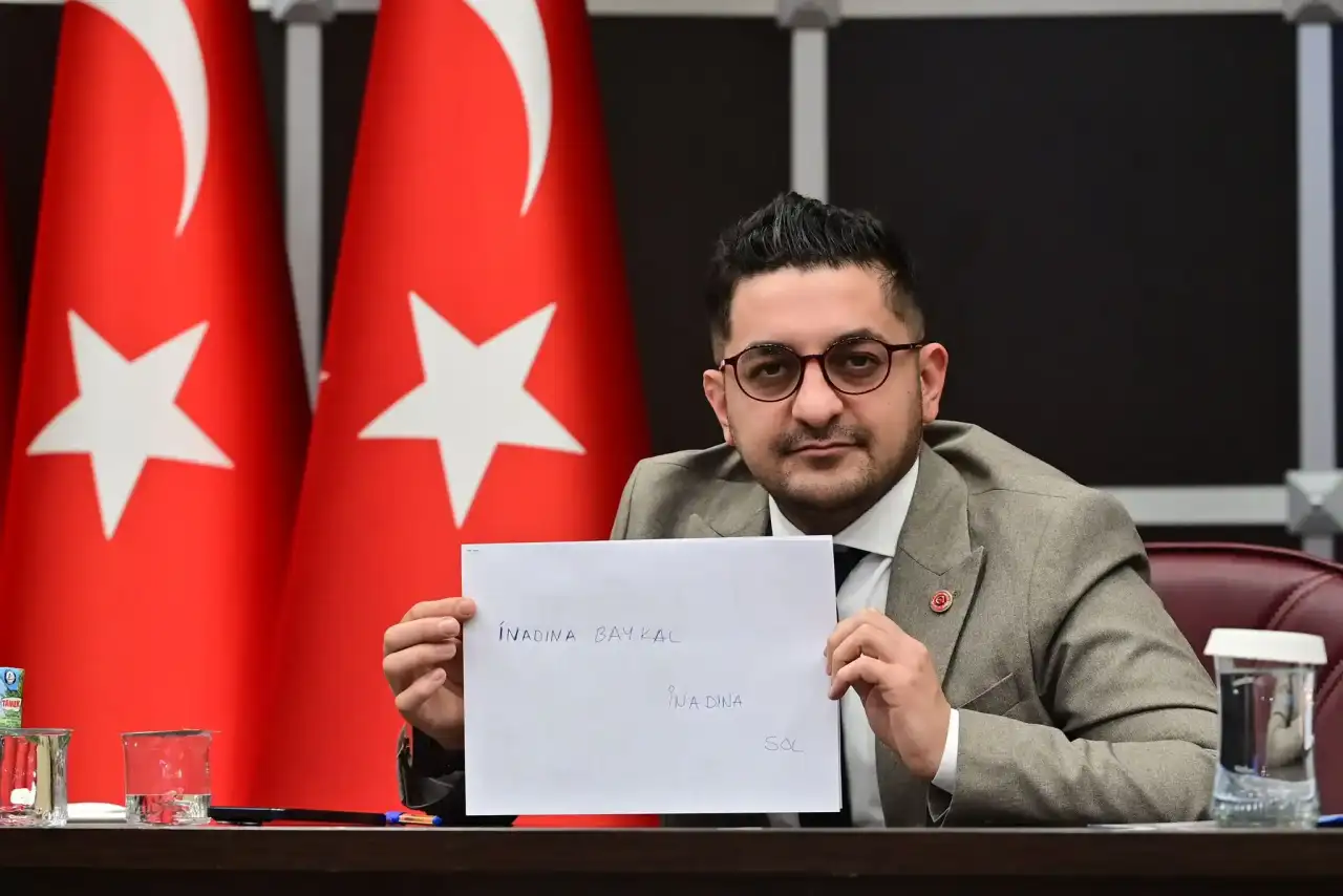 kepez-meclisinde-deniz-baykal-teklifi