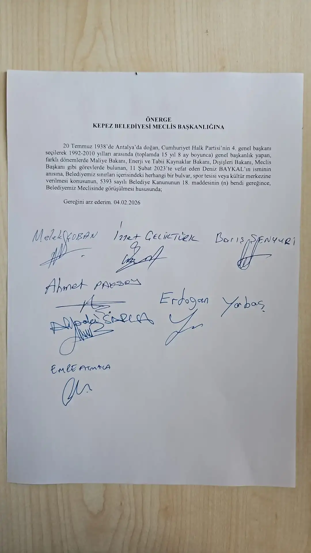 kepez-meclisinde-deniz-baykal-teklifi