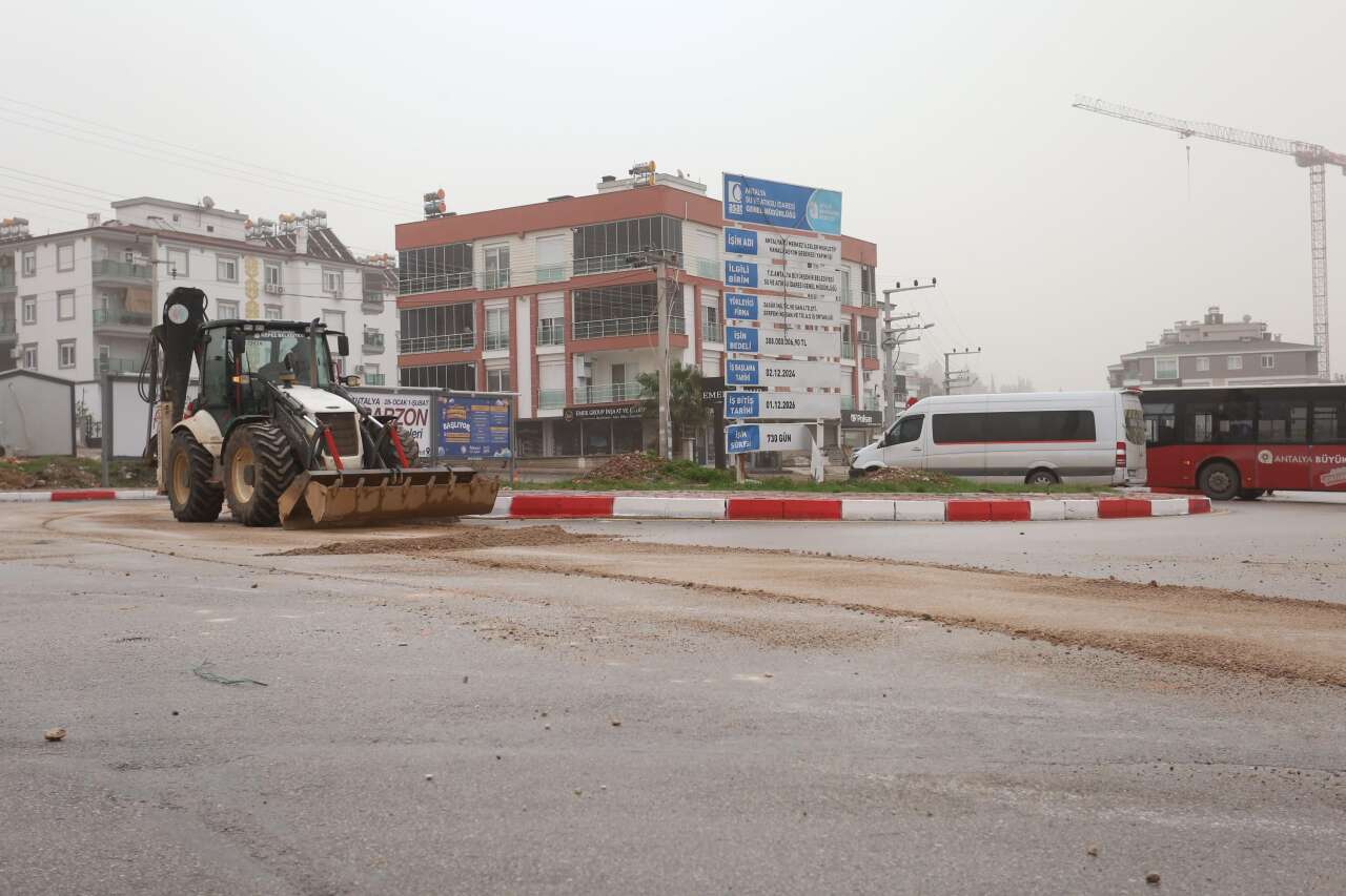 kepez-yollarinda-yagmur-mesaisi-ekipler-gece-boyu-sahada