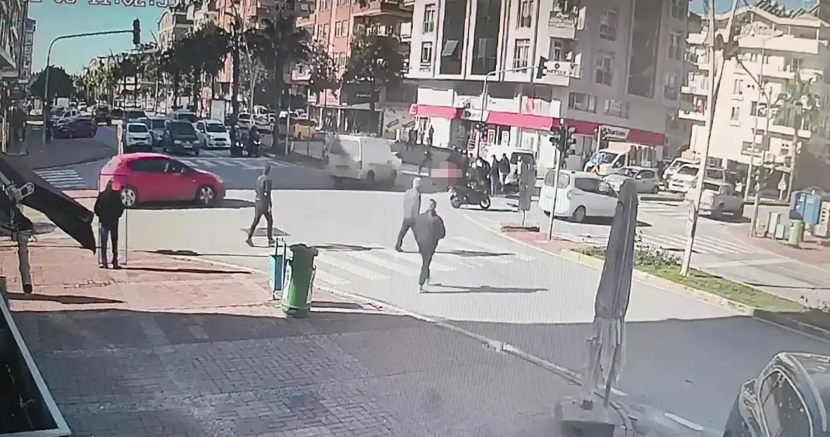 manavgatta-motosiklet-surucusu-milimle-kurtuldu