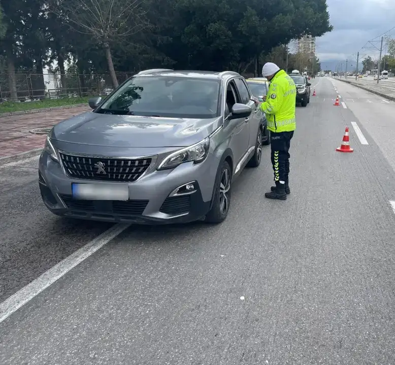 antalyada-trafik-denetimi-bilancosu-24-bin-arac-kontrol-edildi-ihlallere-ceza-yagdi