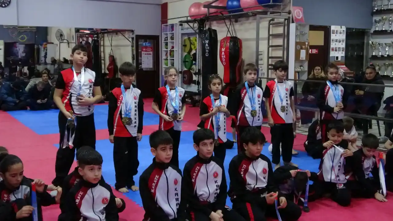 ispartada-karakas-spor-kulubu-karate-ligine-damga-vurdu