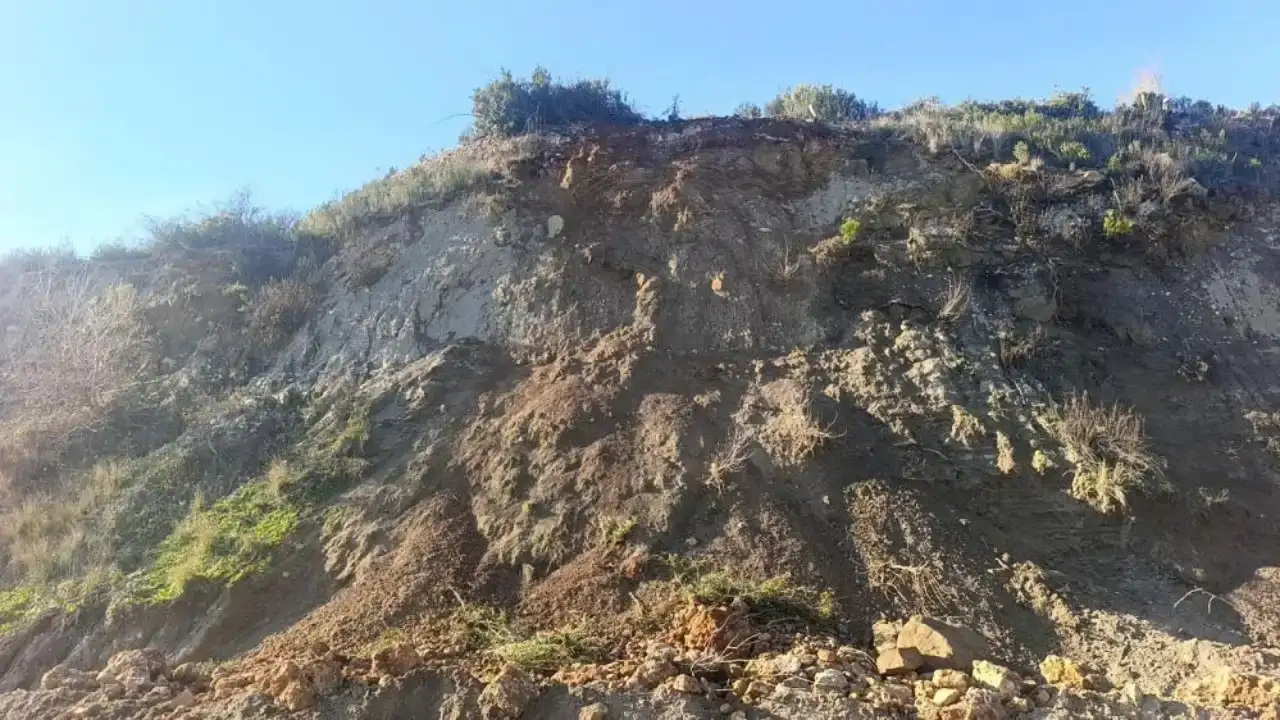 manavgatta-tehlike-sacan-dev-kaya-yoldan-kaldirildi