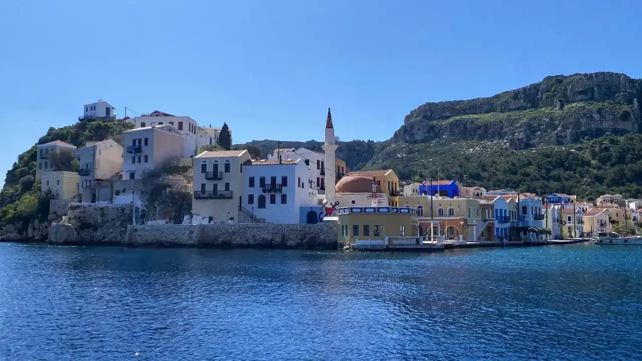 yunan-adalarina-turkiyeden-2025te-ziyaretler-rekor-kirdi-kastan-kac-yolcu-gitti