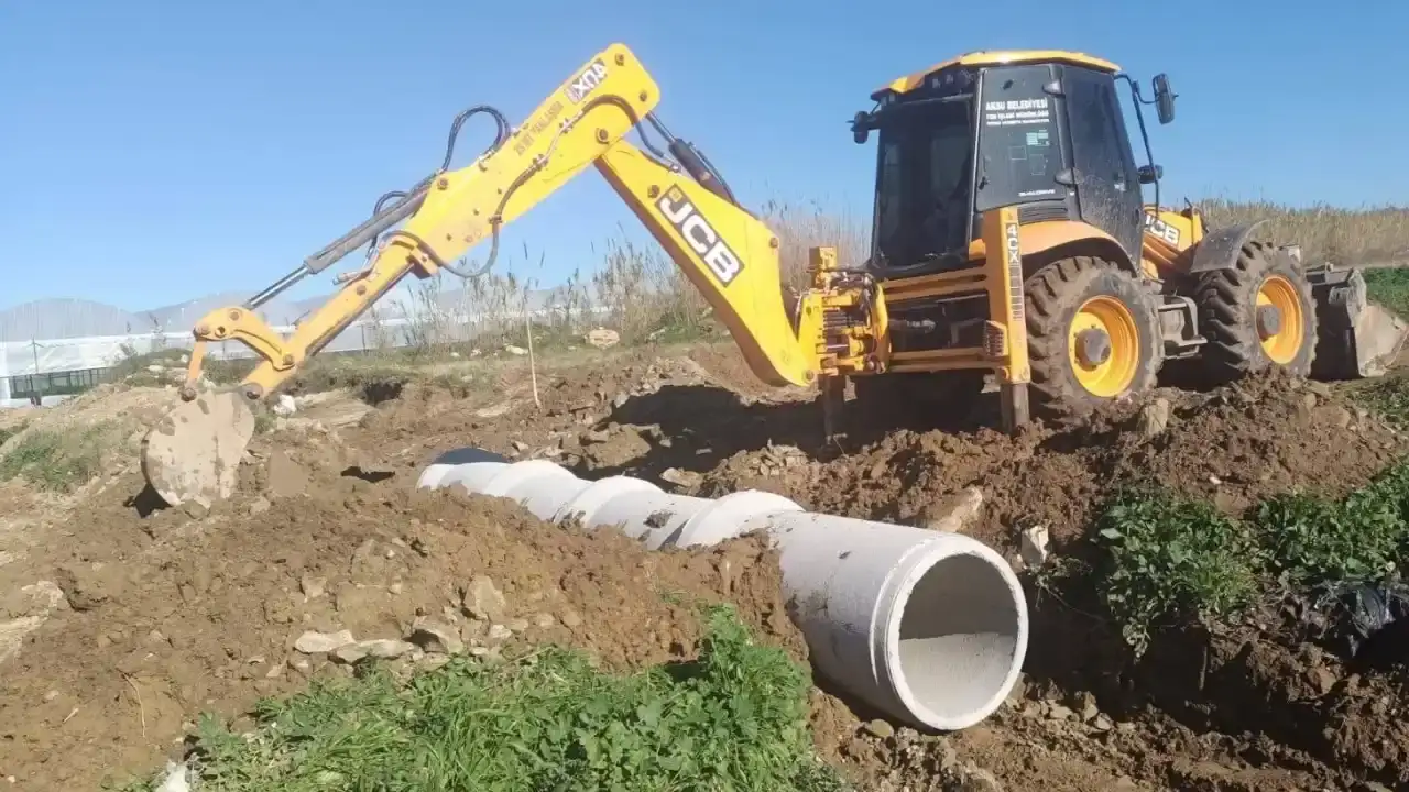 aksuda-siddetli-yagis-sonrasinda-altyapi-mesaisi