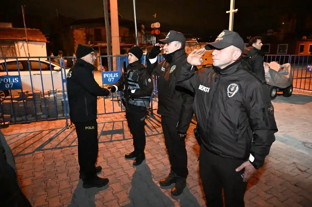 antalya-emniyet-muduru-zaimoglu-gece-yarisi-zeytinkoyde-denetimde