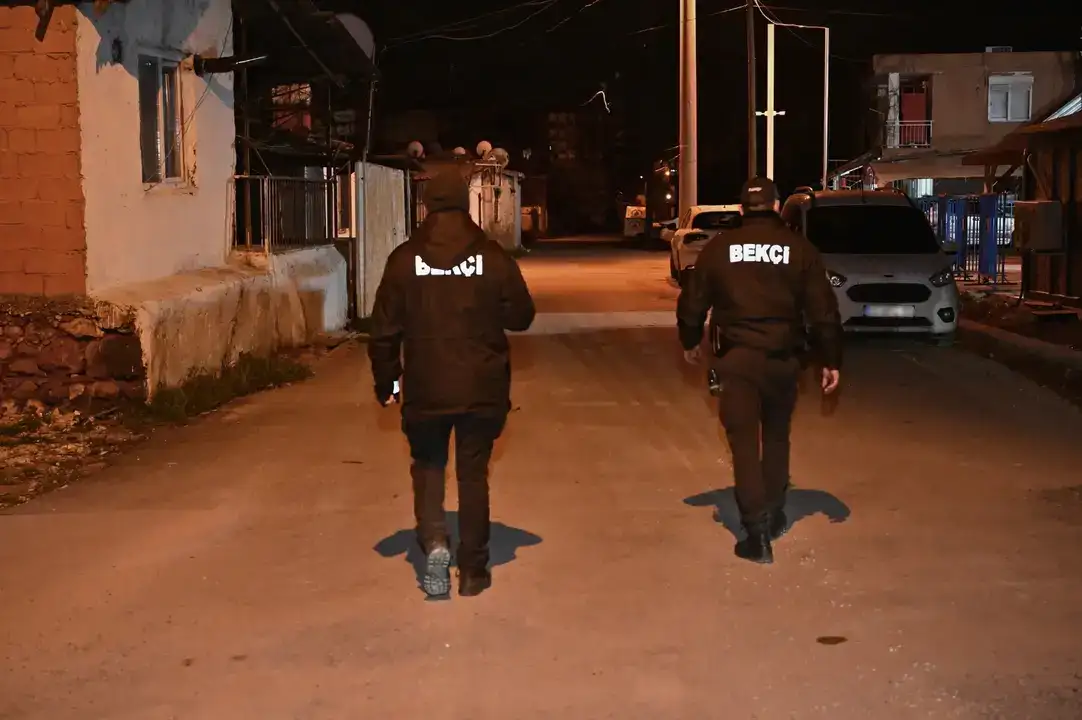 antalya-emniyet-muduru-zaimoglu-gece-yarisi-zeytinkoyde-denetimde