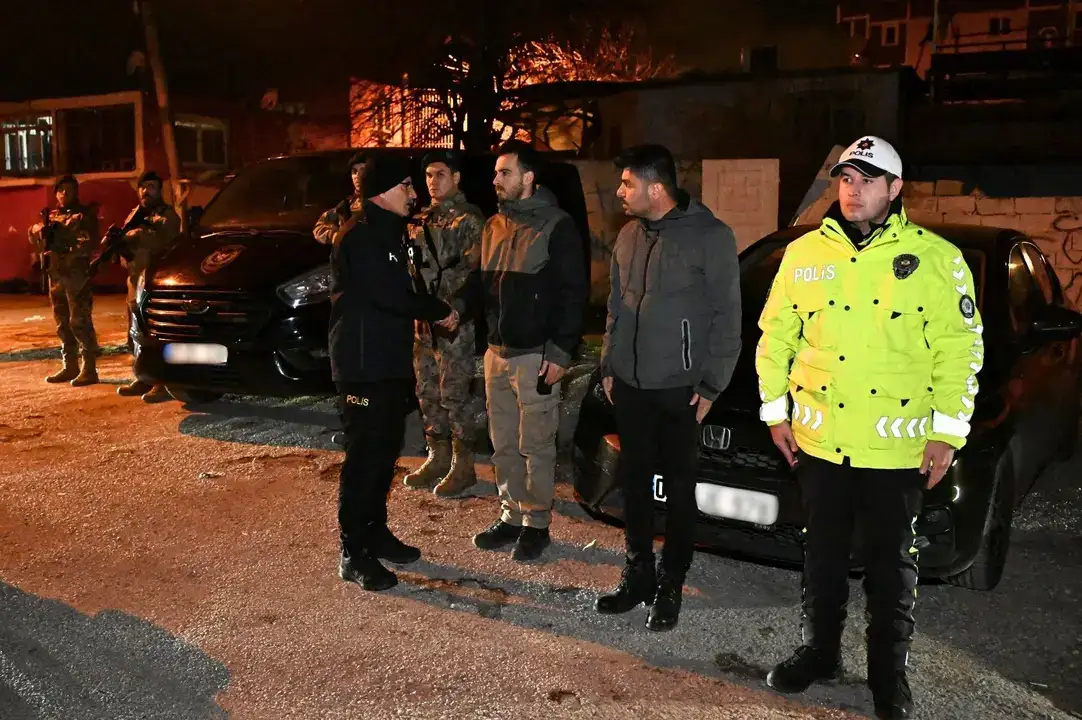 antalya-emniyet-muduru-zaimoglu-gece-yarisi-zeytinkoyde-denetimde