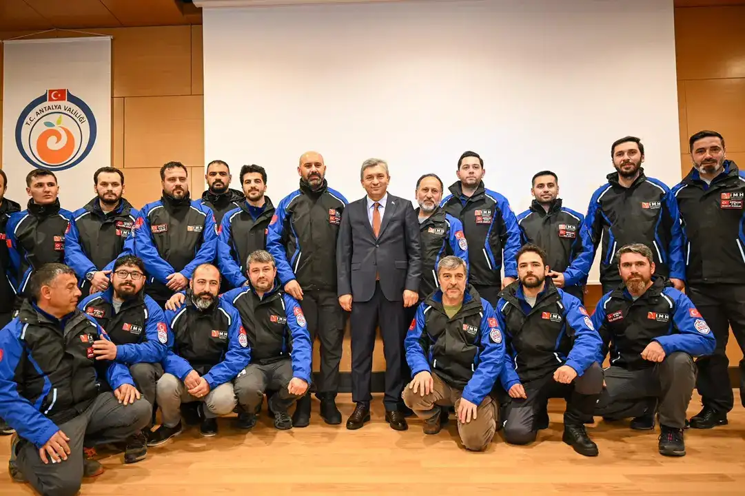 antalyada-6-subat-deprem-sehitleri-anildi-vali-sahinden-deprem-bilinci-vurgusu