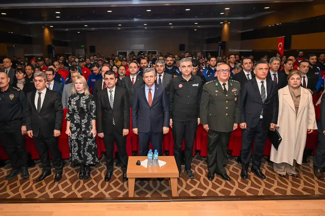 antalyada-6-subat-deprem-sehitleri-anildi-vali-sahinden-deprem-bilinci-vurgusu