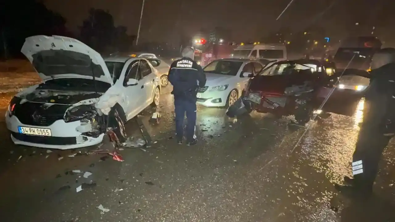 kepezde-yogun-yagmur-altinda-zamanla-yaristilar