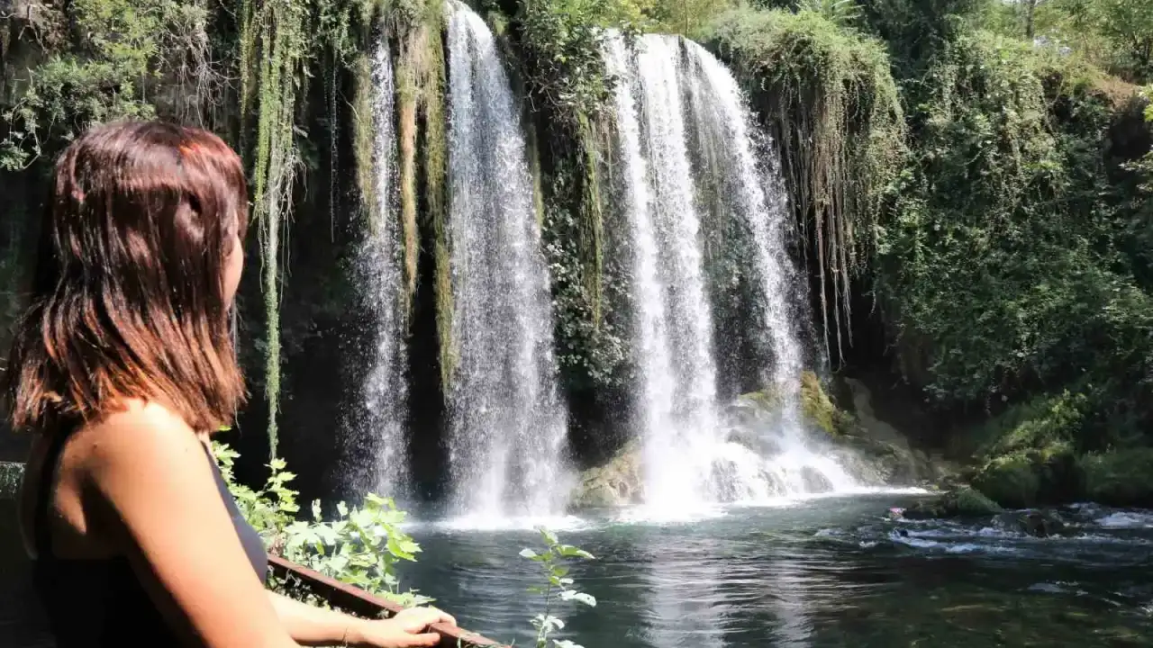 antalyada-yagislar-etkisini-artirdi-duden-selalesi-ziyarete-kapatildi