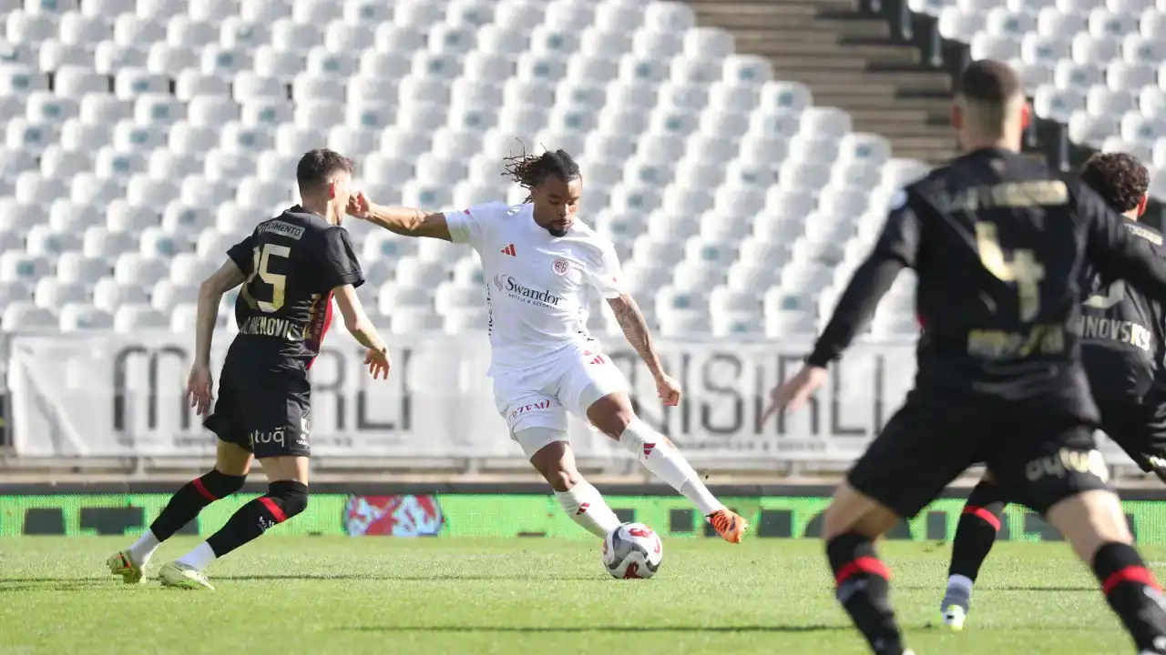 antalyaspor-deplasmanda-karagumruk-karsisinda-galibiyet-alamadi