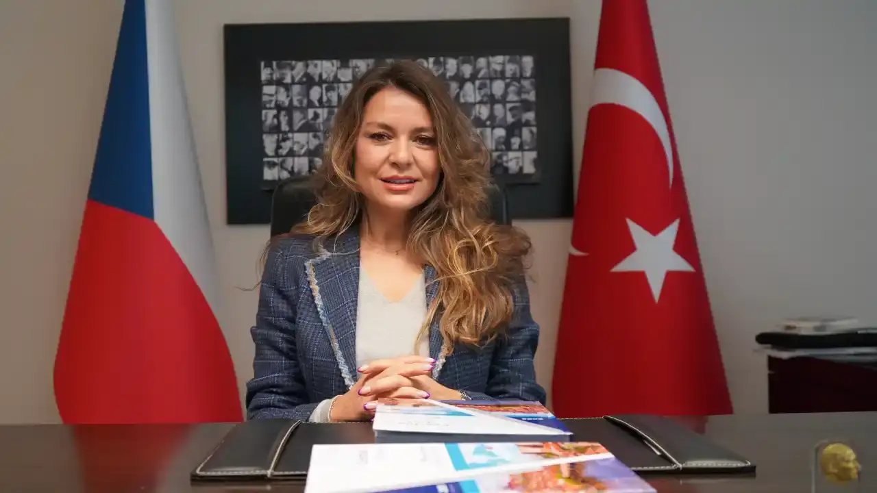 ekmegini-yedigi-kentin-elcisi-oldu-antalyaya-uluslararasi-vefa