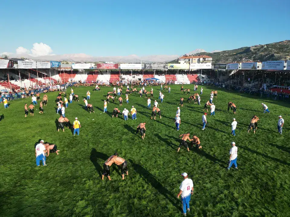 ilk-yagli-gures-cumhurbaskanligi-kupasi-antalyada-olabilir-lig-finali-elmalida