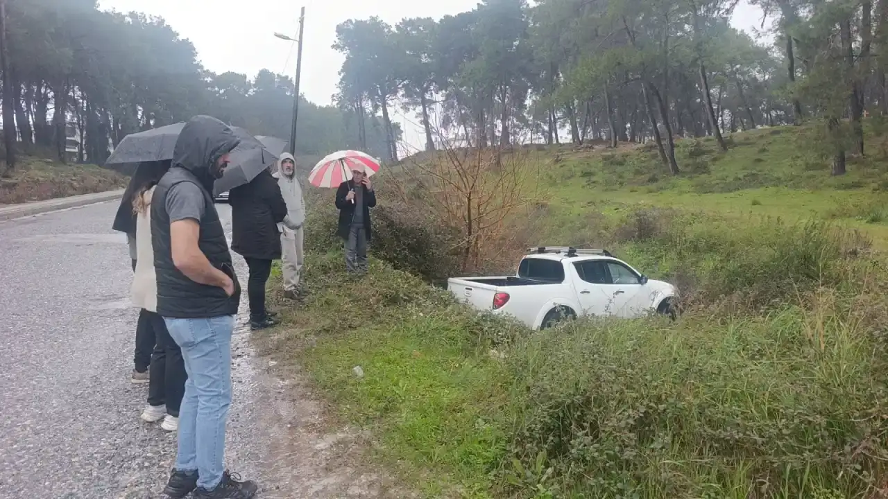 manavgatta-araclarin-uctugu-dere-icin-muhtardan-cagri