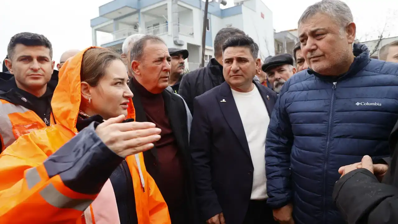 antalya-buyuksehir-belediye-meclisinde-gerginlik-ozdemir-yildirima-soz-hakki-vermedi