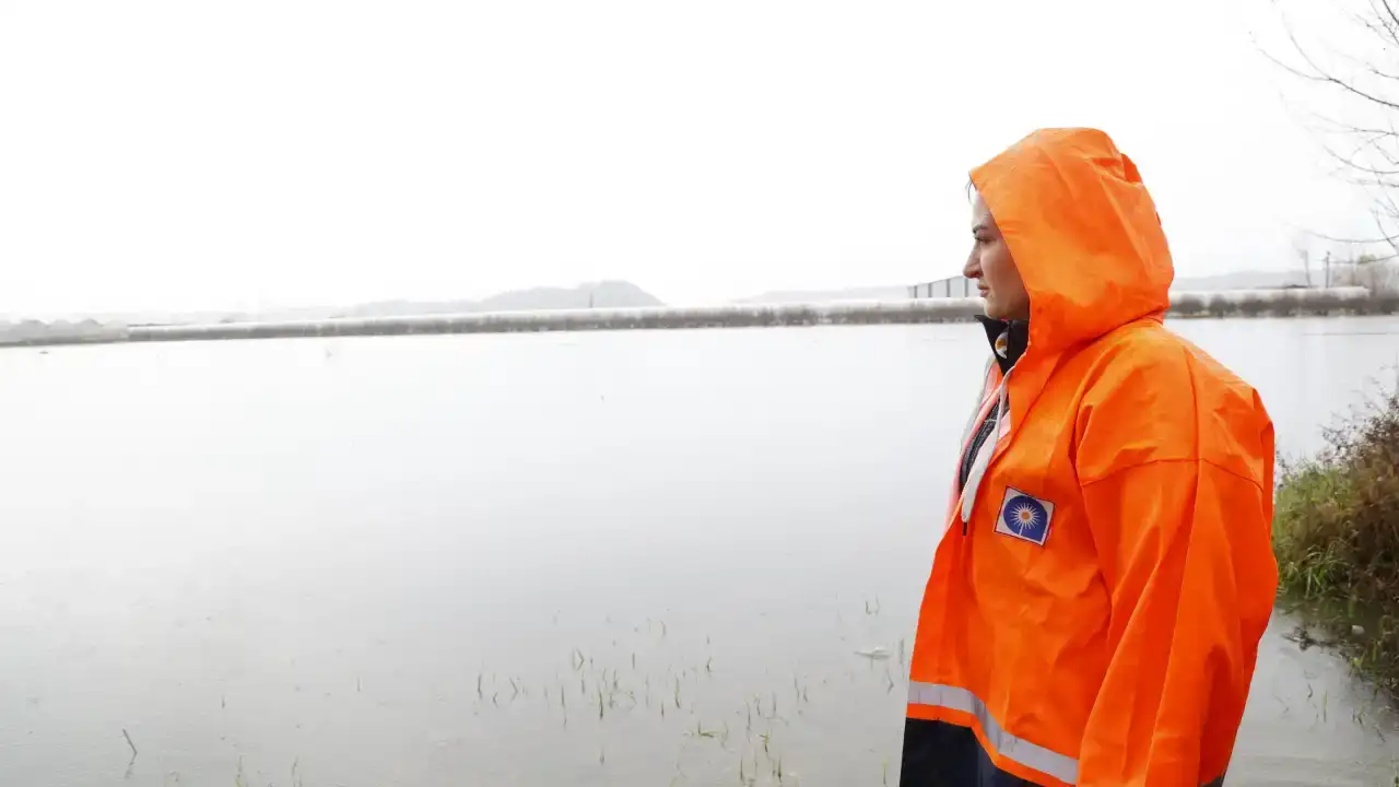 antalya-buyuksehir-belediye-meclisinde-gerginlik-ozdemir-yildirima-soz-hakki-vermedi