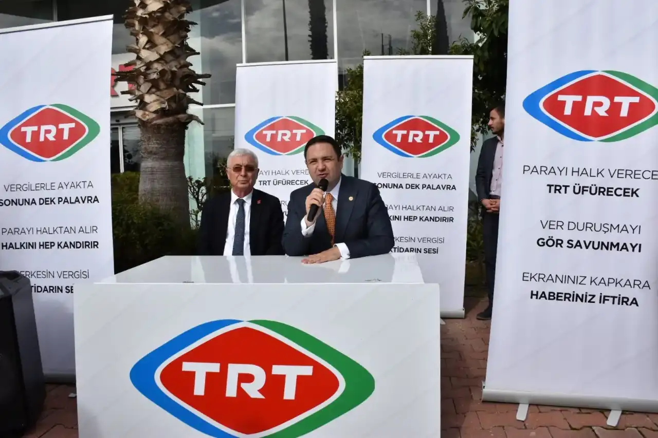 chpden-trt-onunde-protesto-trt-86-milyon-yurttasindir