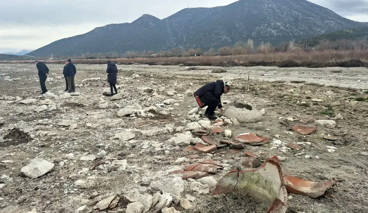 kup-mezarlara-inceleme-ekipler-egirdir-golunde