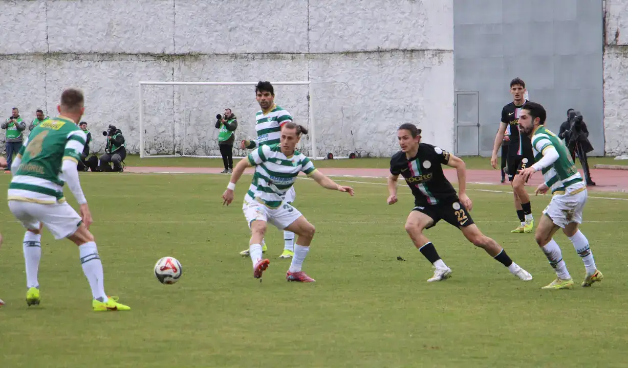 lider-bursaspor-32-ispartaspordan-puani-zor-kurtardi